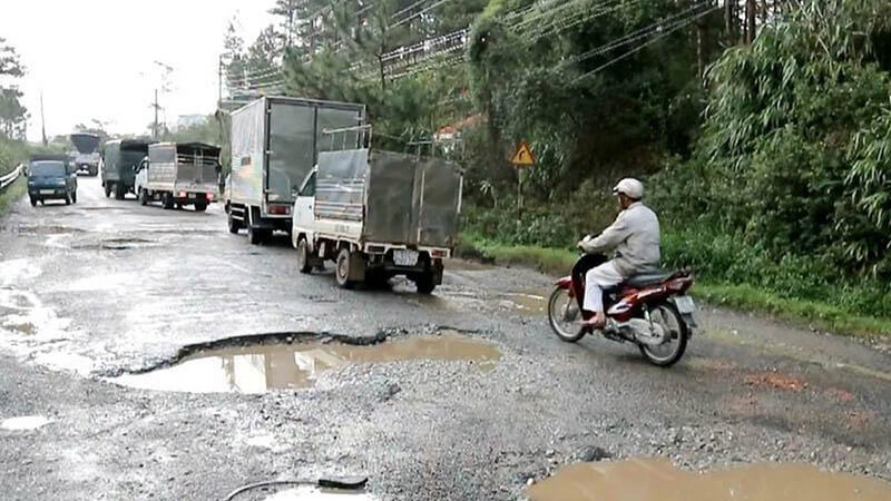 Cơ sở hạ tầng giao thông kém gây ảnh hưởng nghiêm trọng đến hoạt động vận tải vào mùa mưa