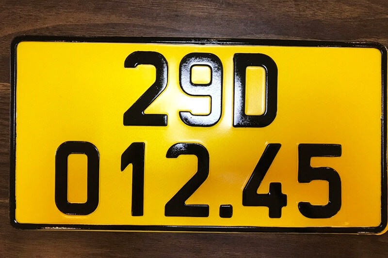 Một mẫu biển số xe vận tải màu vàng theo quy định mới vừa được ban hành Một mẫu biển số xe vận tải màu vàng theo quy định mới vừa được ban hành