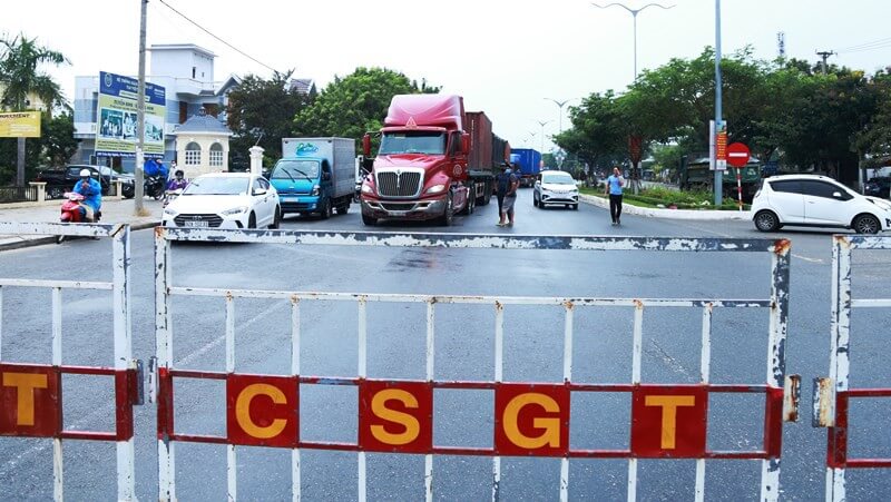 Thời gian vận chuyển kéo dài do phải thực hiện các thủ tục kiểm tra, kiểm dịch tại các chốt kiểm soát Thời gian vận chuyển kéo dài do phải thực hiện các thủ tục kiểm tra, kiểm dịch tại các chốt kiểm soát