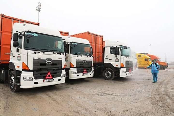 Thực hiện các biện pháp an toàn phòng dịch cho người và phương tiện vận chuyển Thực hiện các biện pháp an toàn phòng dịch cho người và phương tiện vận chuyển