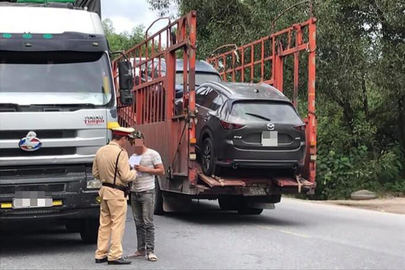 Các địa phương tăng cường kiểm soát xe vận chuyển hàng hóa để hạn chế nguy cơ lây nhiễm Covid Các địa phương tăng cường kiểm soát xe vận chuyển hàng hóa để hạn chế nguy cơ lây nhiễm Covid